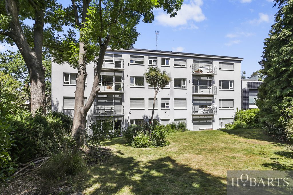 Property photo 1 of 14 Stylish 2-Bed Garden Flat, Crouch End