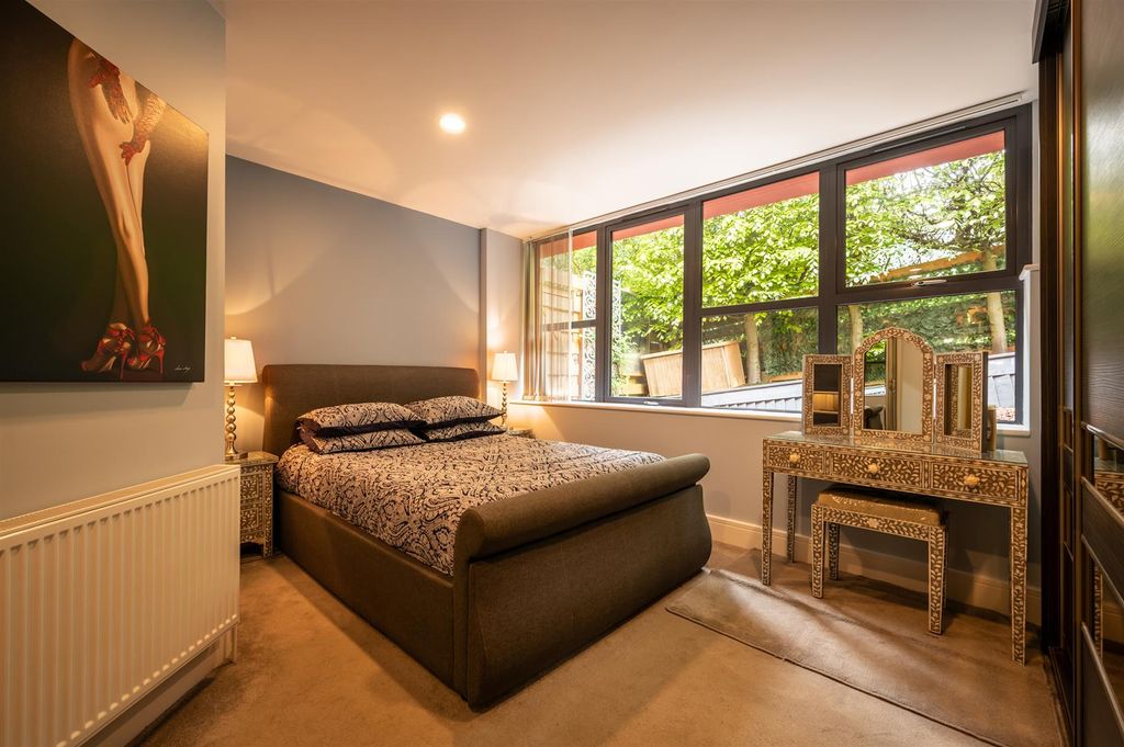 Property photo 3 of 29 Master Bedroom