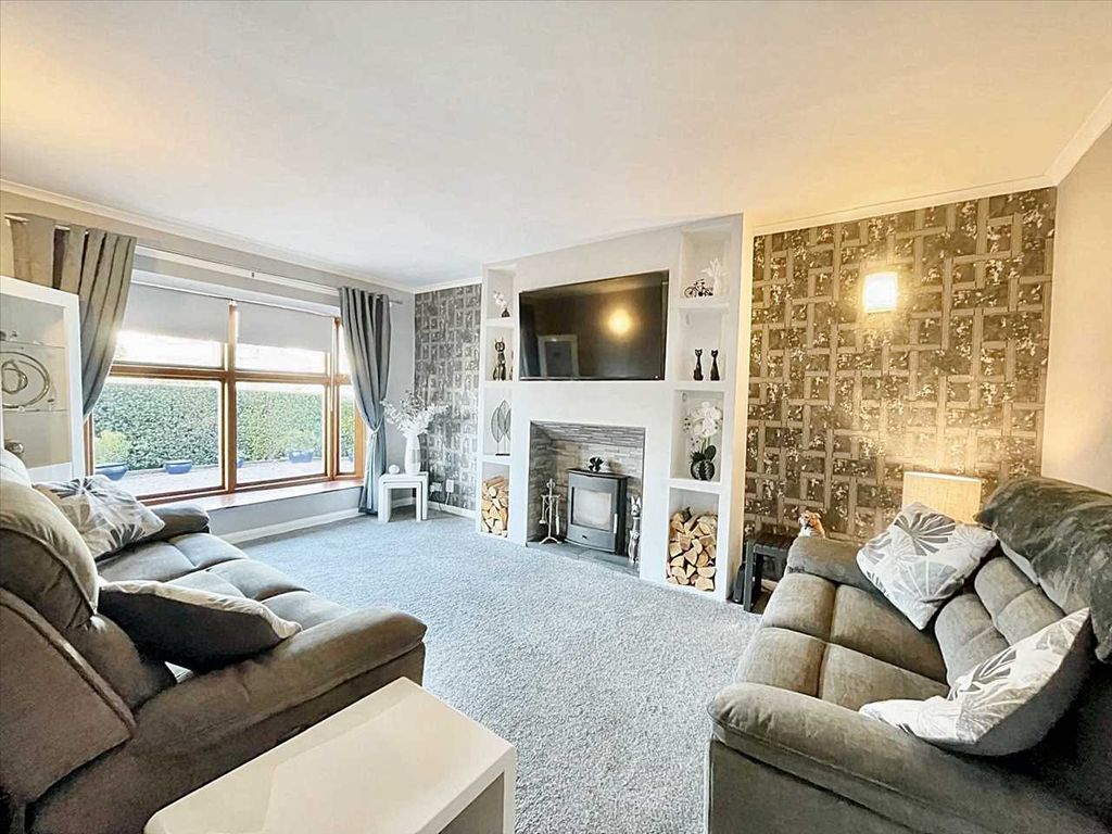 Property photo 2 of 28 Lounge