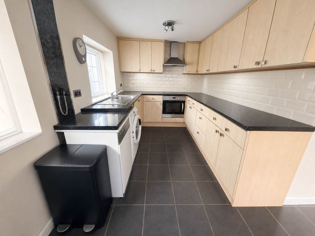 Property photo 2 of 8 Kitchen Llys Newydd