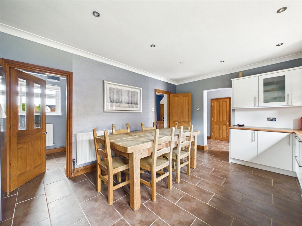 Property photo 2 of 24 Picture No. 23