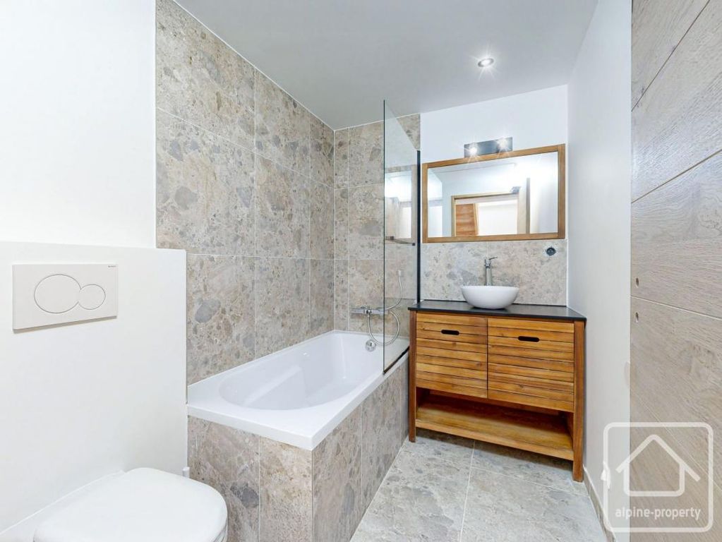 Property photo 2 of 31