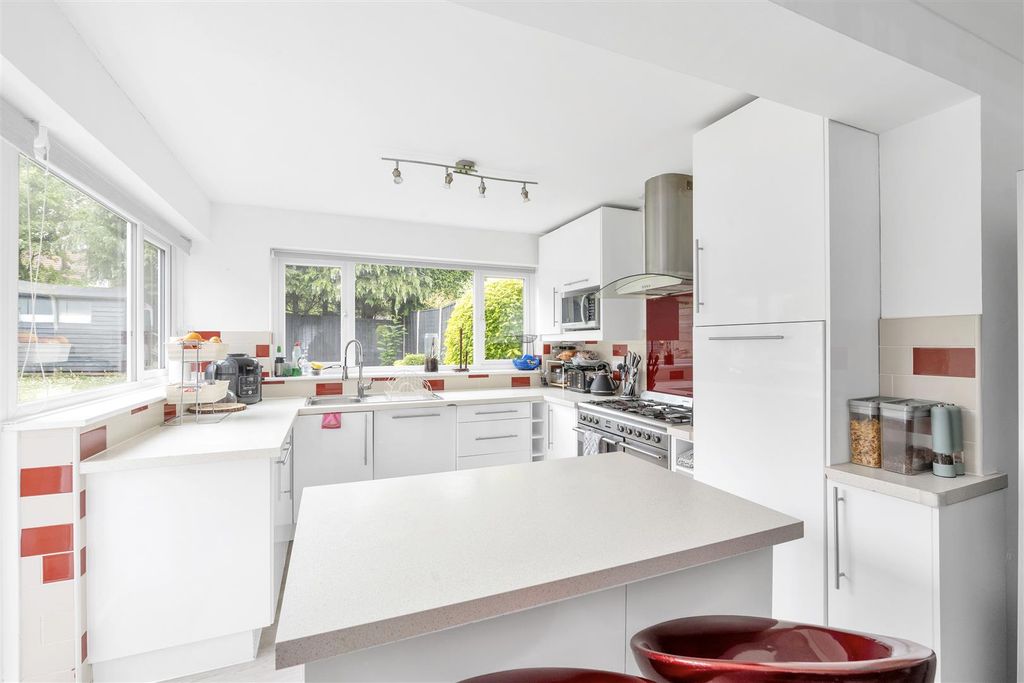 Property photo 2 of 12 15-Kinsbourne-Close-15.Jpg
