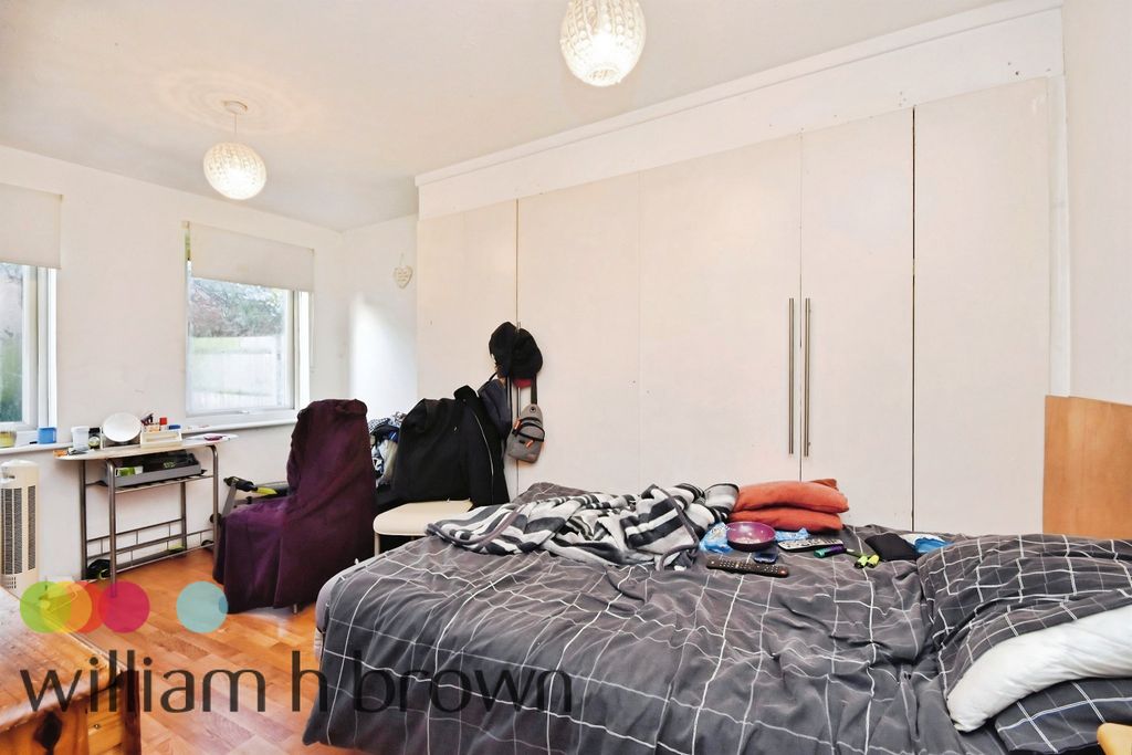 Property photo 3 of 18 Image