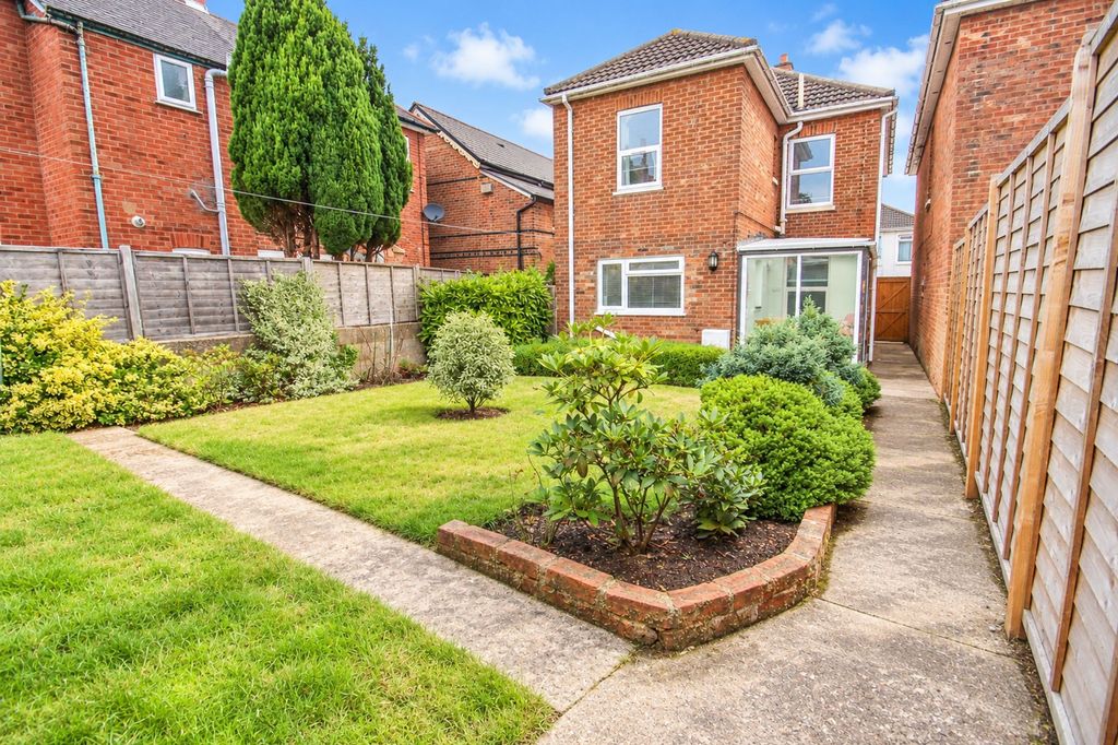 Property photo 3 of 12