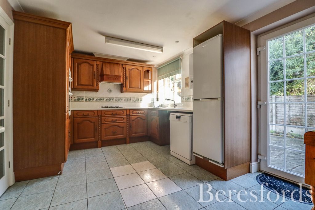 Property photo 3 of 23 Picture No. 12