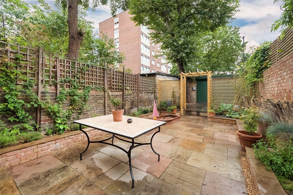 Property photo 3 of 16 Garden