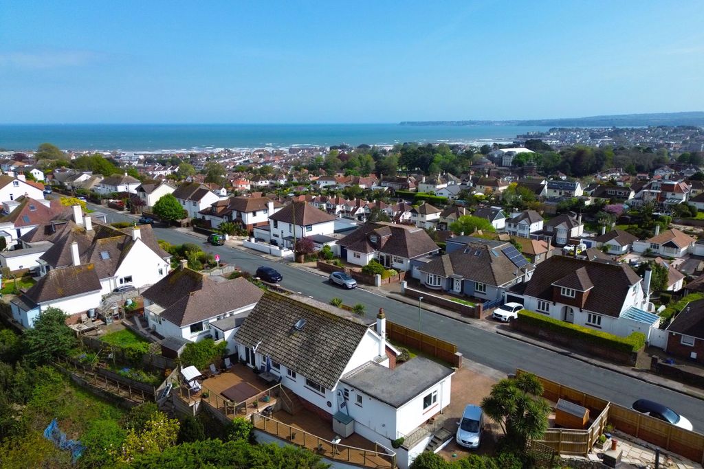 Property photo 2 of 39