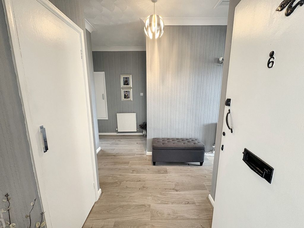 Property photo 2 of 19 4398605