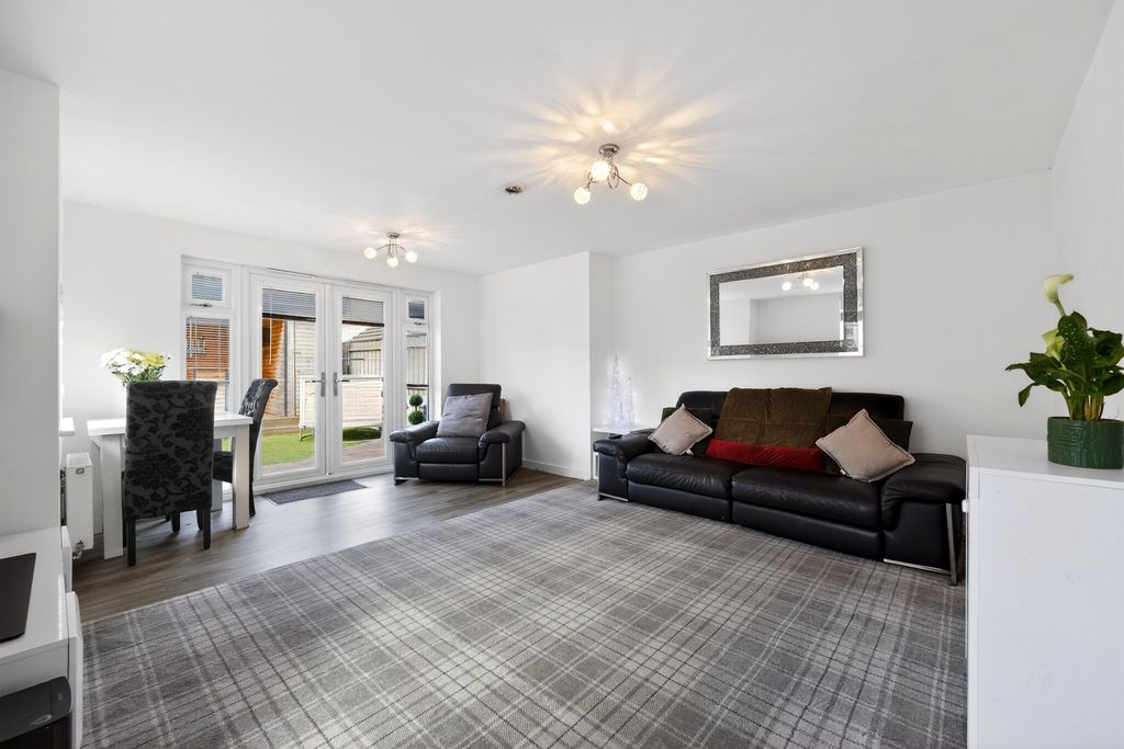 Property photo 2 of 20