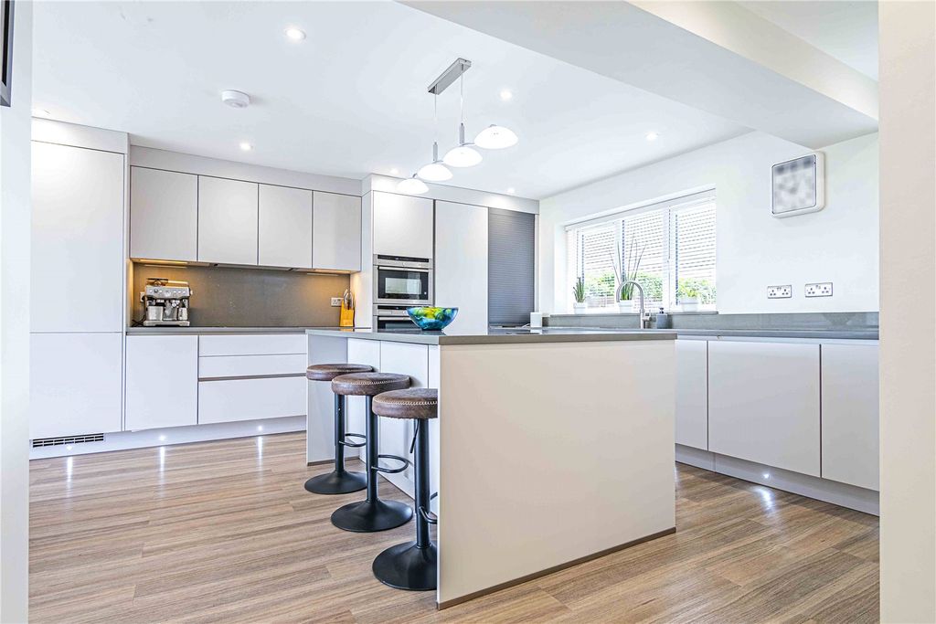 Property photo 2 of 34 Picture No. 30