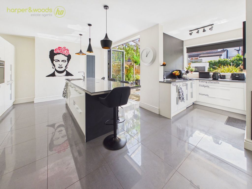 Property photo 2 of 30
