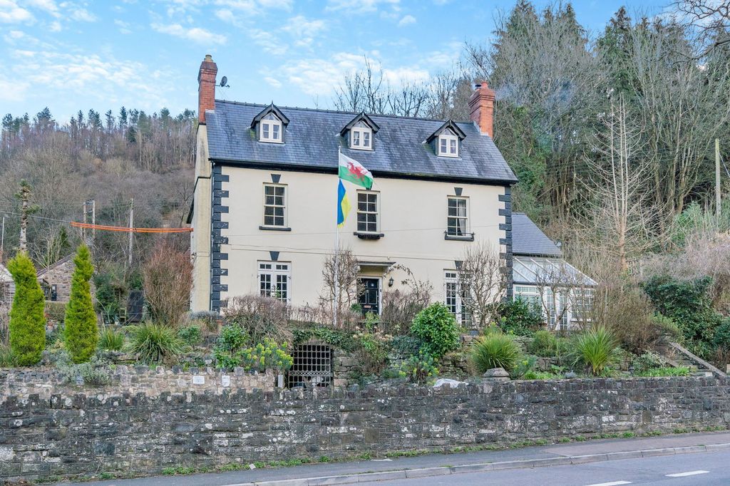 Property photo 2 of 23