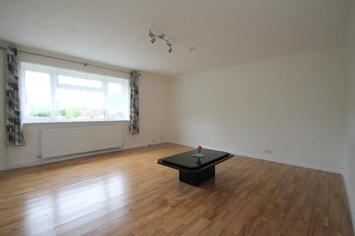 Property photo 2 of 8 Lounge