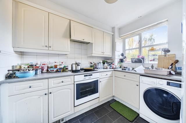 Property photo 2 of 20 Kitchen
