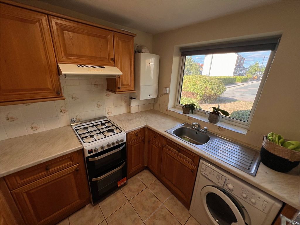 Property photo 3 of 14 Kitchen