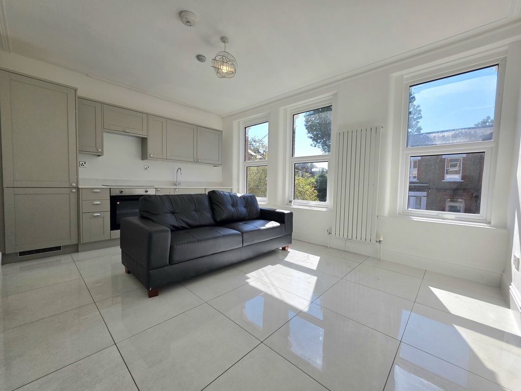 Property photo 2 of 6