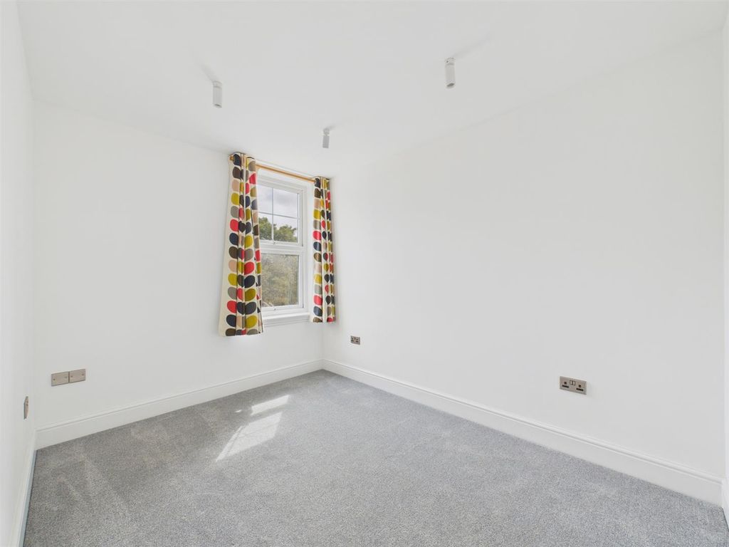 Property photo 3 of 12 Cam02541G0-Pr0500-Still007.Jpg