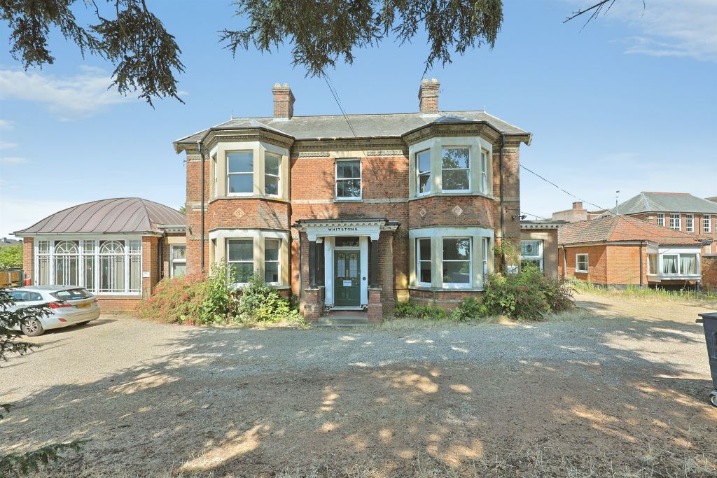 Property photo 1 of 36