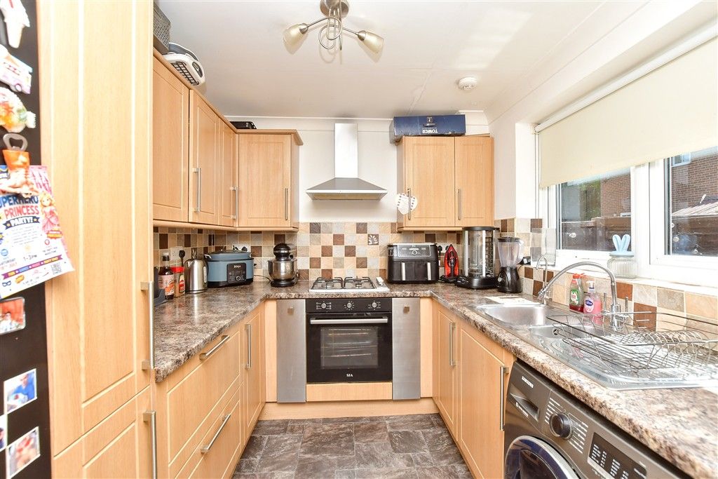 Property photo 3 of 10 Kitchen