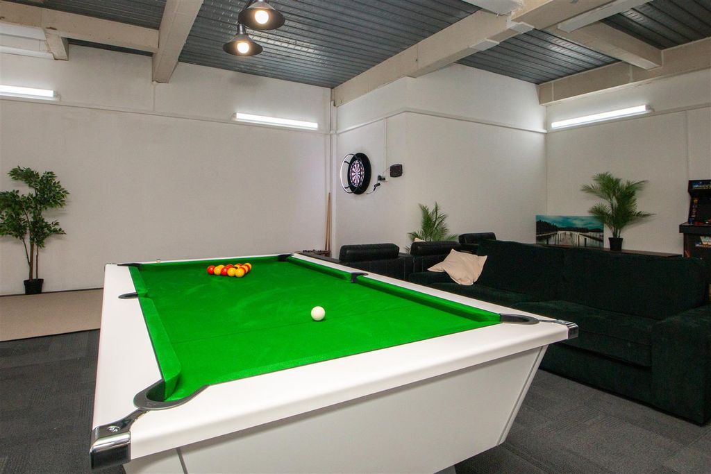 Property photo 2 of 11 Pooltable.Jpg