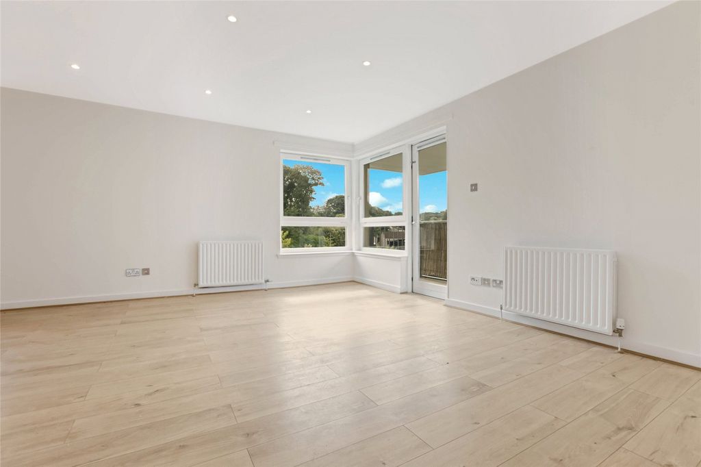 Property photo 3 of 23 Picture No. 04