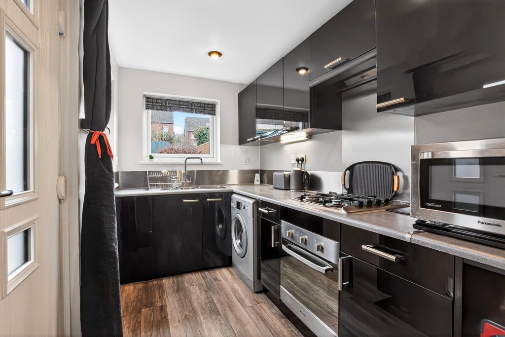 Property photo 2 of 17 Kitchen