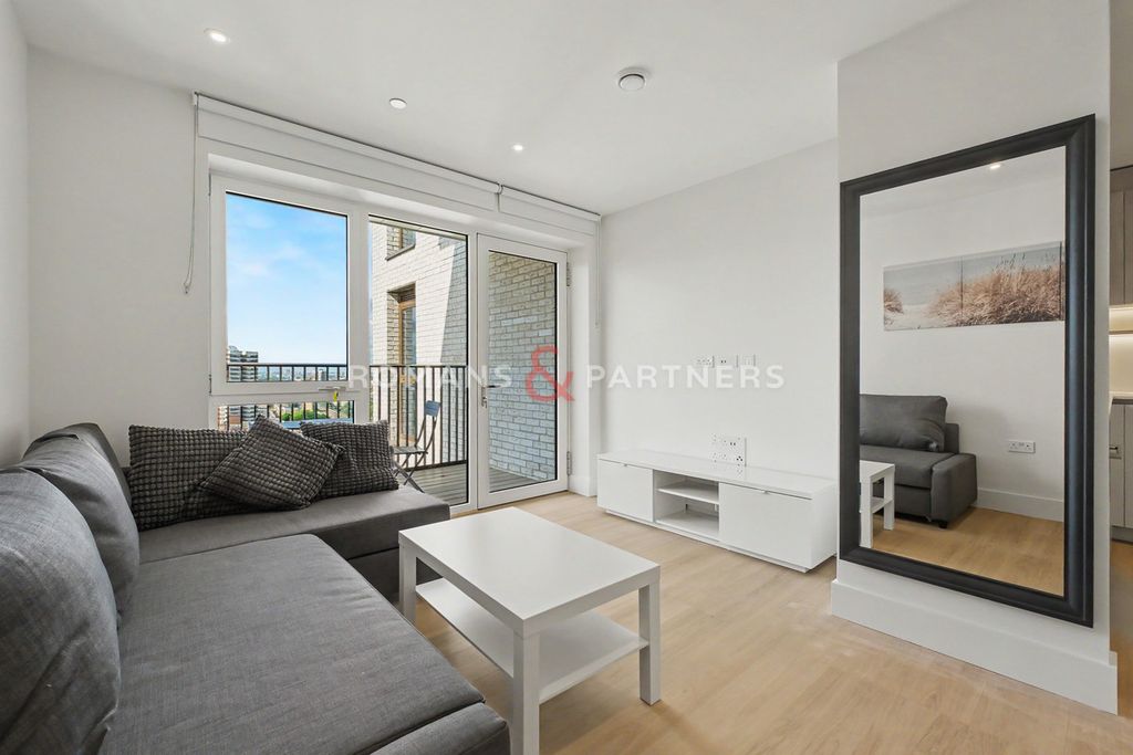 Property photo 2 of 32