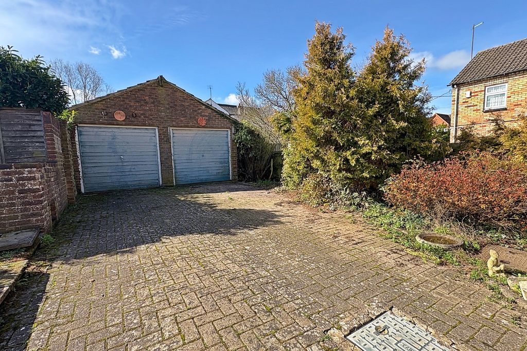 Property photo 3 of 13 4687825