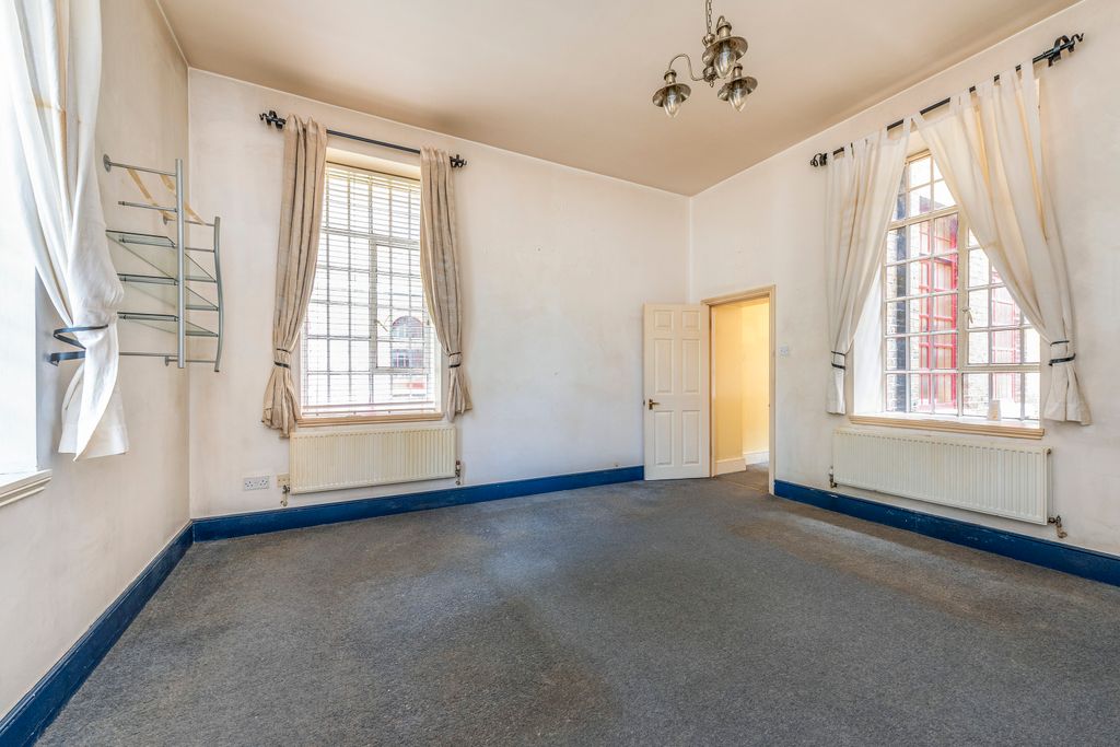 Property photo 1 of 20 Osterely4Of32