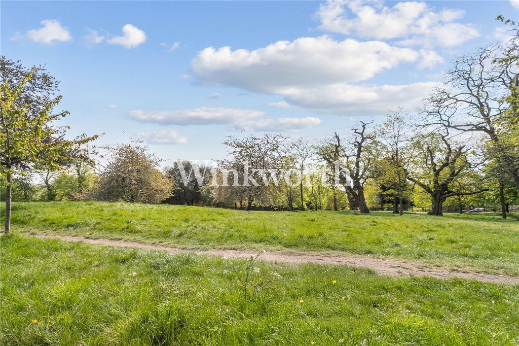 Property photo 3 of 12 Picture No. 01