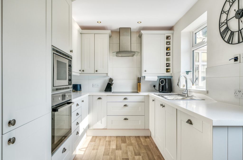Property photo 2 of 13 1481684-25-6A3962...