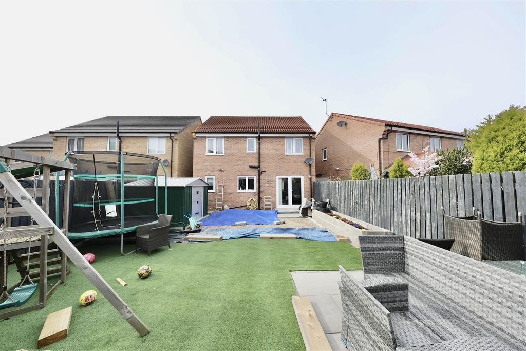 Property photo 3 of 21 Outside