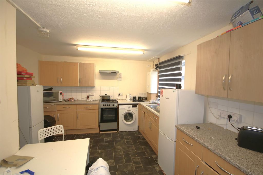 Property photo 3 of 12 Kitchen A.Jpg