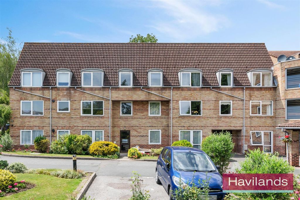 Property photo 1 of 12 Homewillow Close-10.Jpg