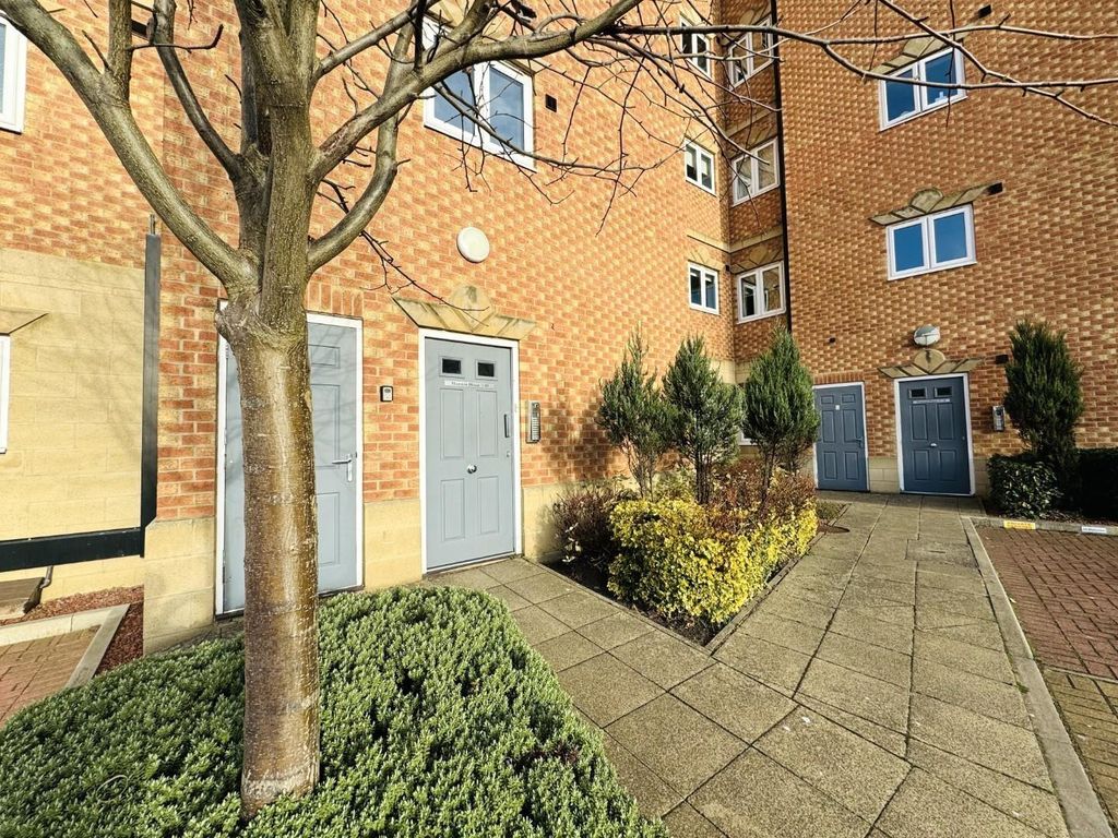 Property photo 2 of 24 Entrance