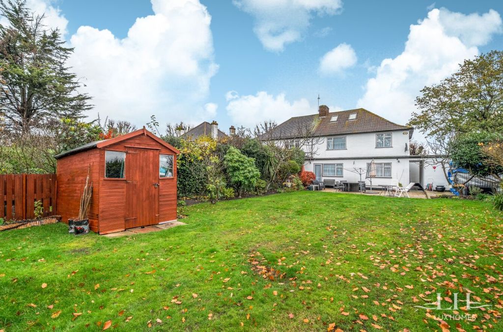 Property photo 2 of 23