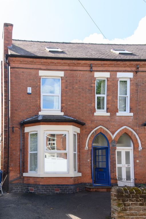 Property photo 1 of 31 Red-Brick Terraced House With A Distinctive Blue A...