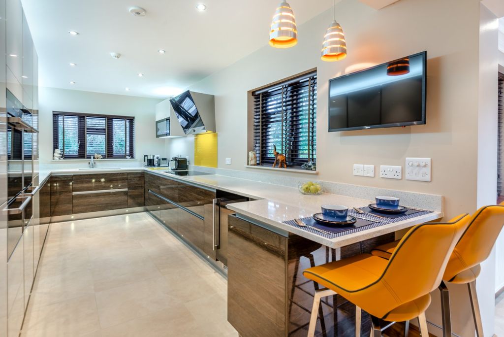 Property photo 3 of 13 Kitchen