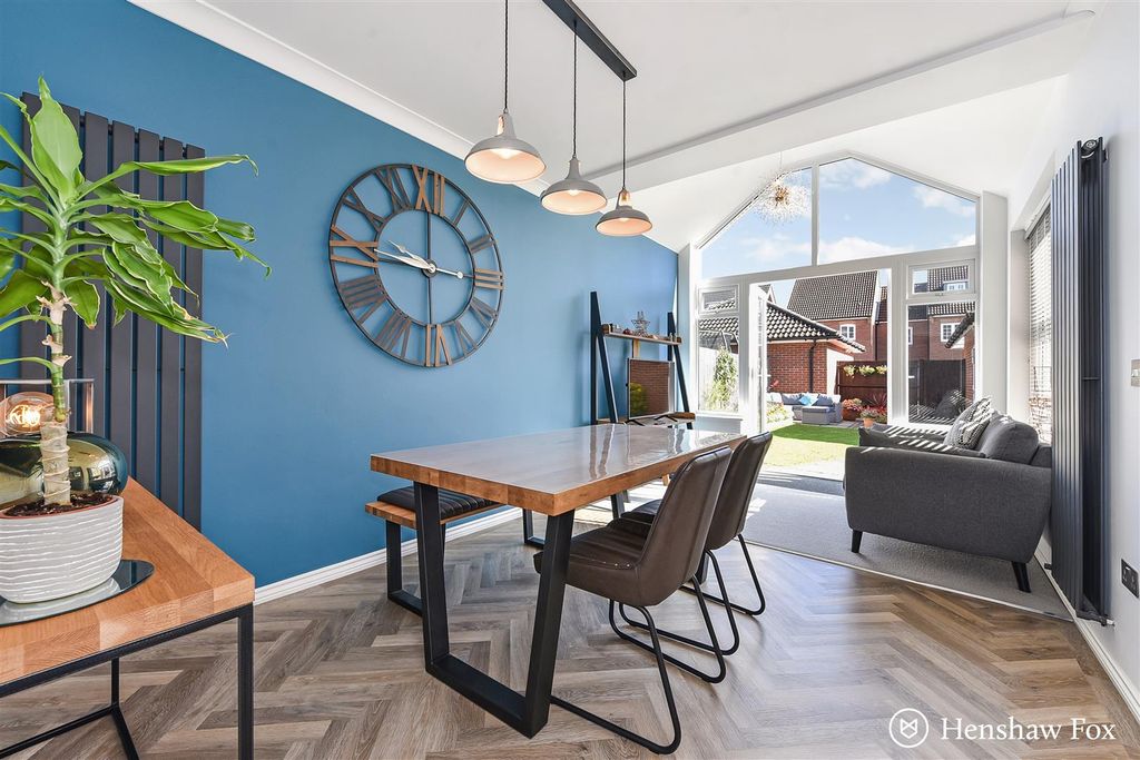 Property photo 2 of 19 Ph9_5390285 - Copy.Jpg