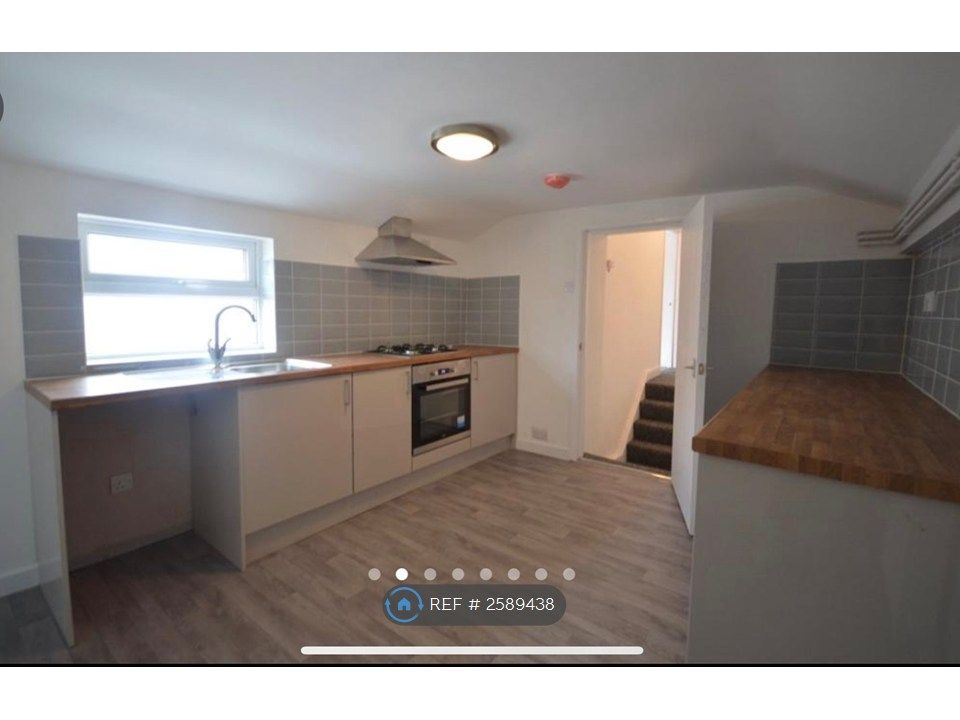 Property photo 1 of 6 Kitchen