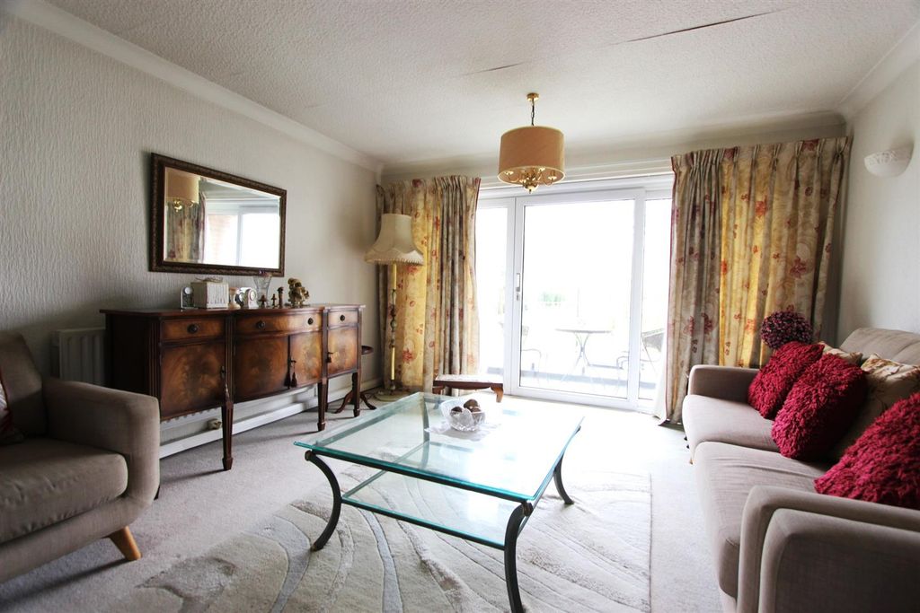 Property photo 3 of 13 Lounge Tg54.Jpg