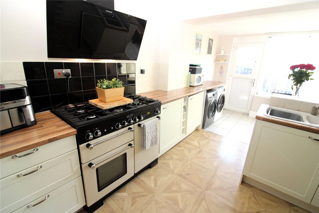 Property photo 3 of 19 Picture No. 12