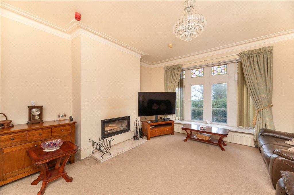 Property photo 2 of 30 Lounge