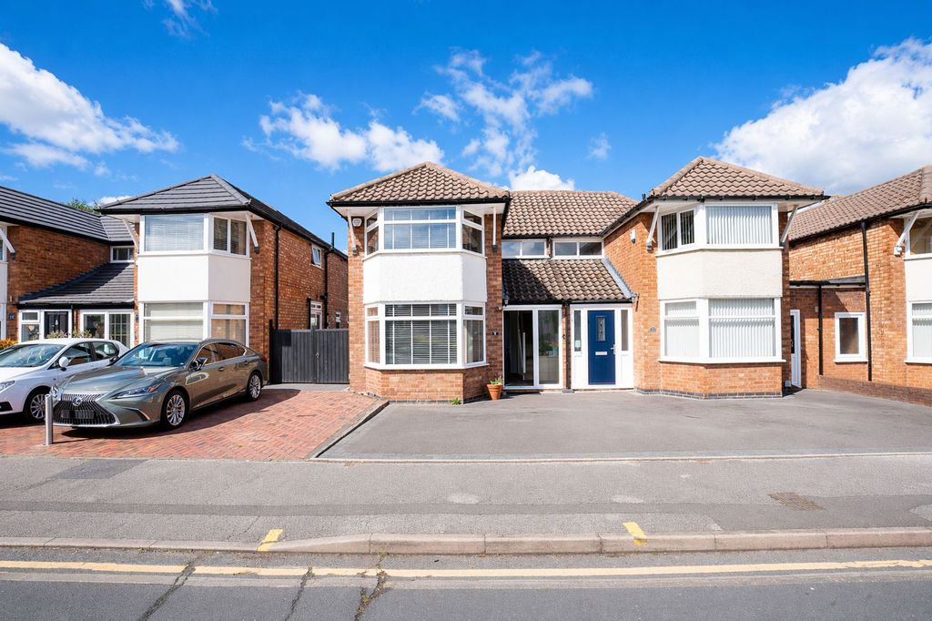 Property photo 1 of 18 Front Of House