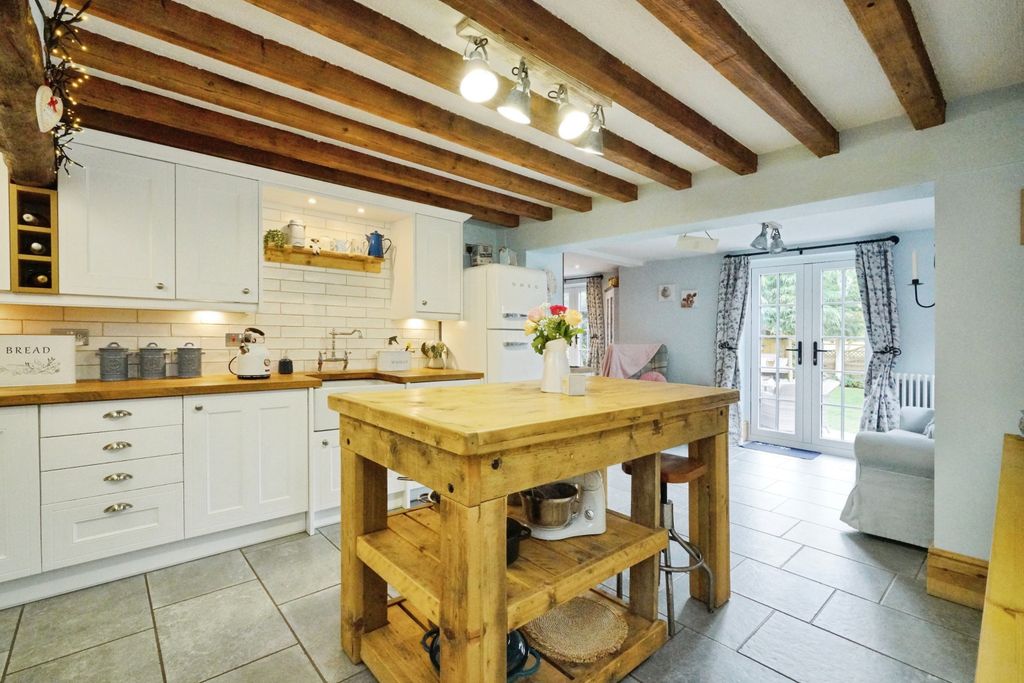 Property photo 3 of 17 Kitchen