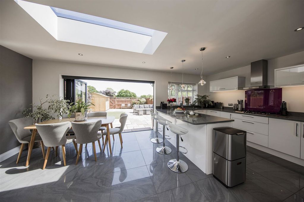 Property photo 3 of 41