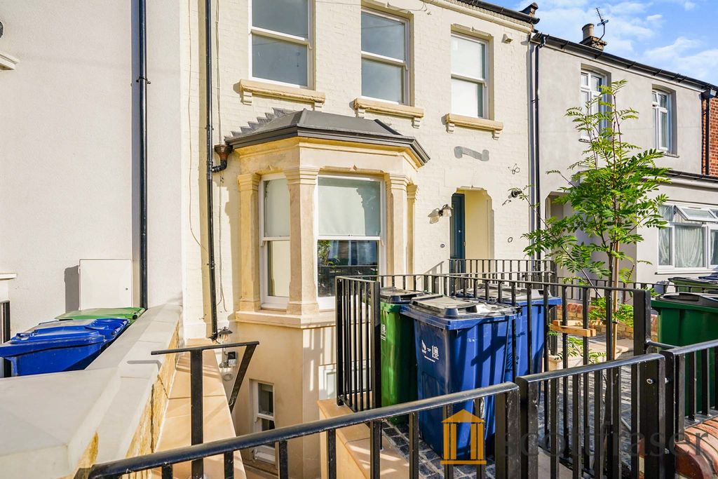 Property photo 1 of 12 1