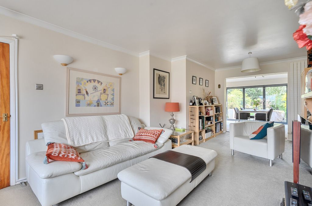 Property photo 2 of 14 1440975-25-69Df6c...