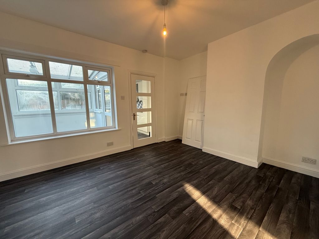 Property photo 3 of 17 Image